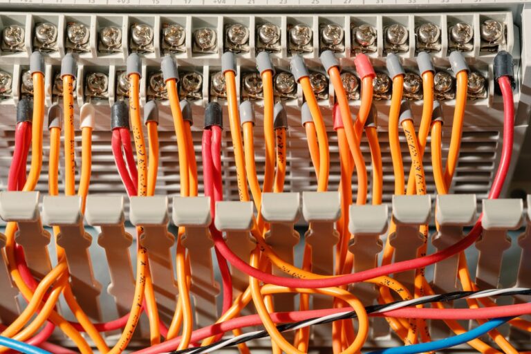 Modernizacja instalacji elektrycznej w budynkach przemysłowych