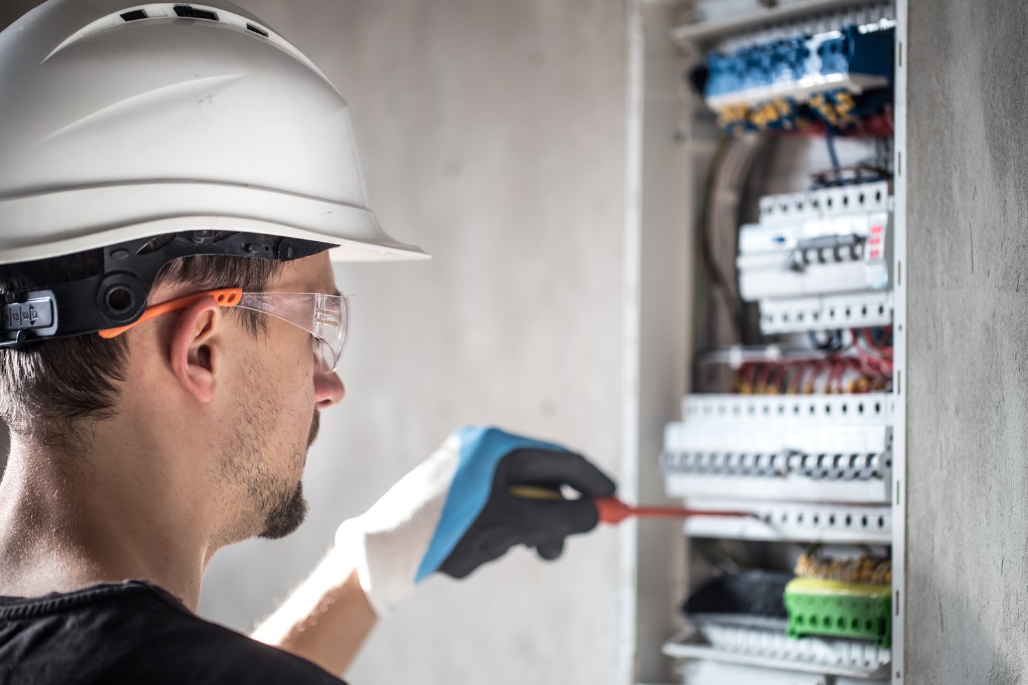 Problem wilgoci w rozdzielnicy elektrycznej – diagnoza i rozwiązania