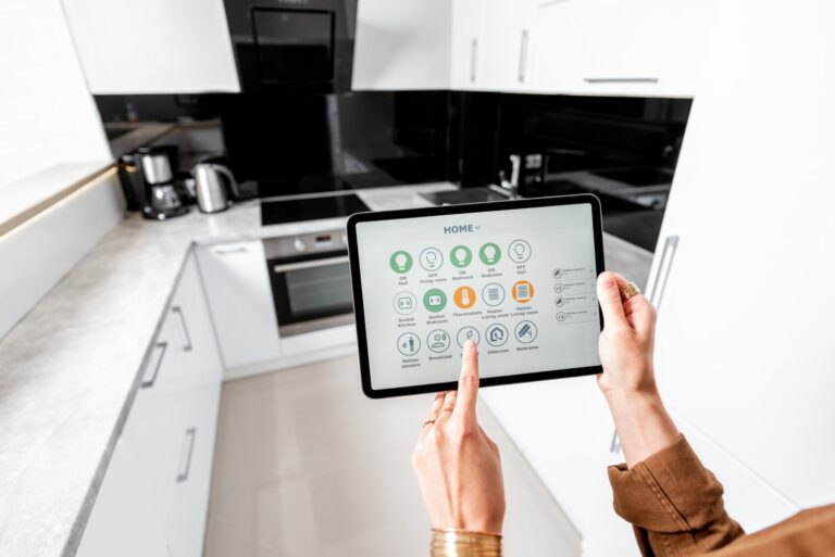 Smart kuchnia – najnowsze trendy w instalacjach i wyposażeniu