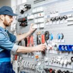 Rozwiązywanie problemów z instalacją elektryczną w garażu