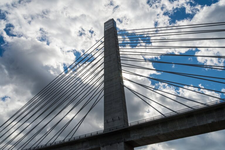 Inteligentne systemy monitoringu mostów i wiaduktów – trendy 2025