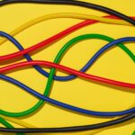 Kompletny przewodnik po kablach i przewodach dla instalacji elektrycznych i telekomunikacyjnych