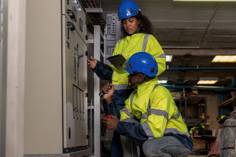 Problem awarii systemu zarządzania energią w zakładzie produkcyjnym