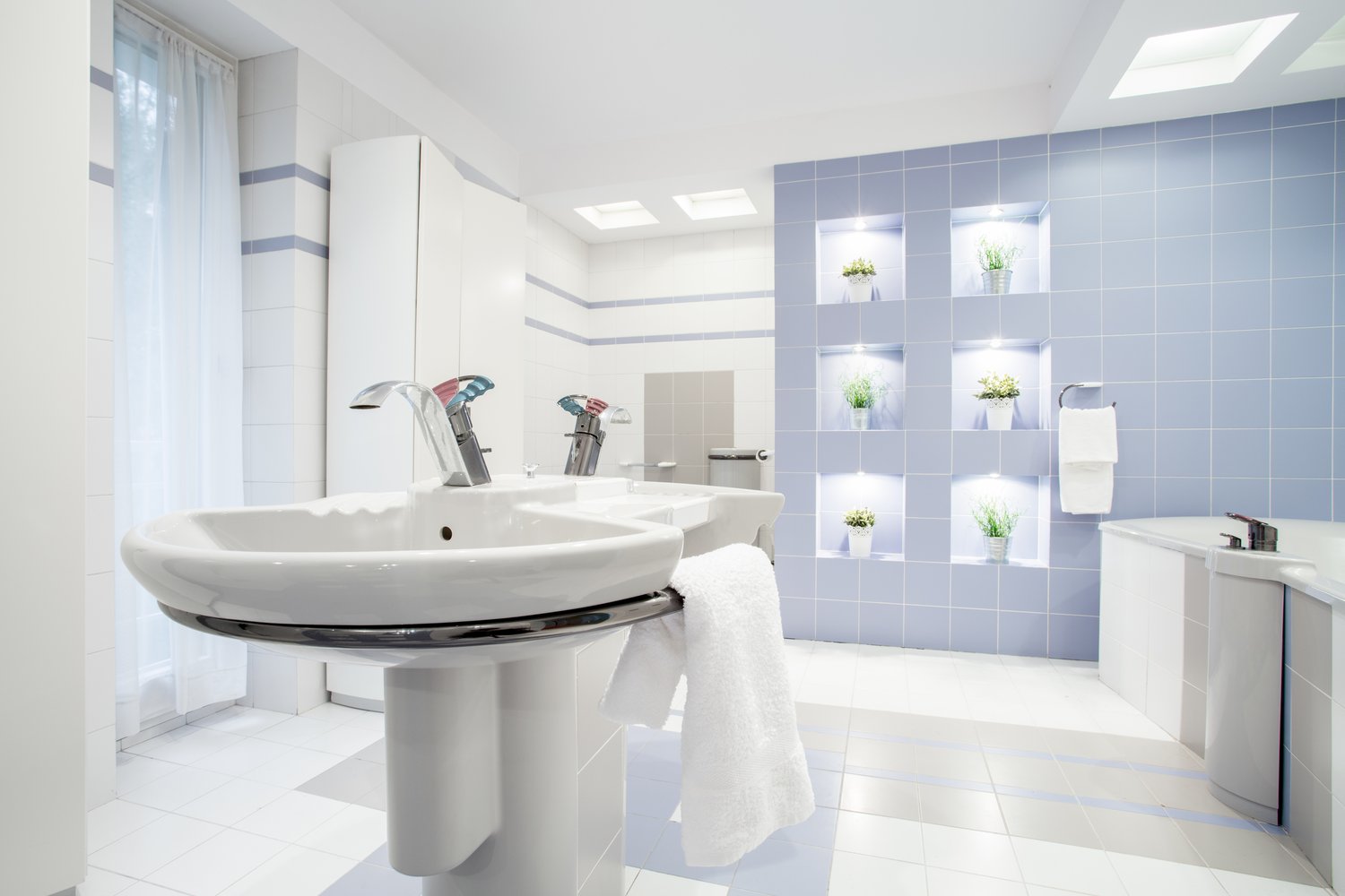 Ile kosztuje inteligentna łazienka – przegląd popularnych rozwiązań