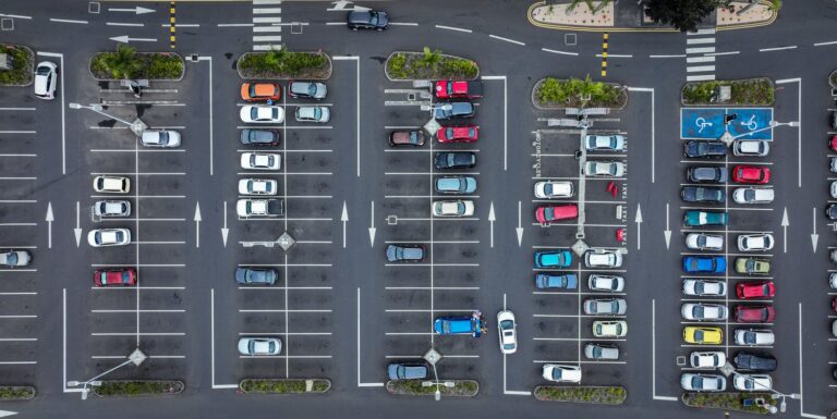 Inteligentne systemy parkingowe – przegląd rozwiązań