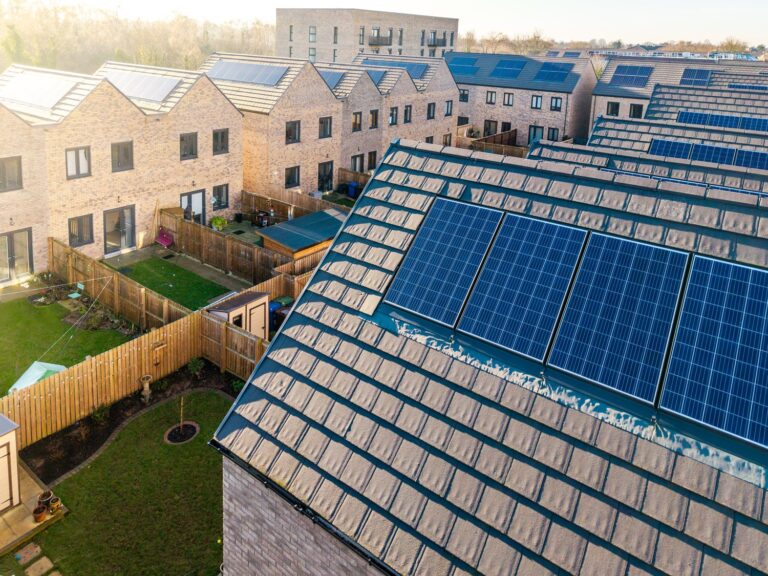 Jak efektywnie wykorzystać energię słoneczną w domu