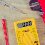 Jak efektywnie wykorzystać watomierz w pracach elektrycznych