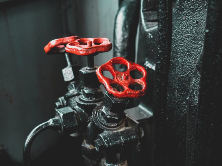 Jak wybrać i zainstalować odpowiedni zawór regulacyjny w systemie hydraulicznym