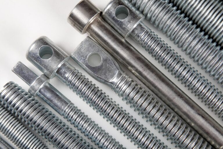 Profesjonalny montaż z kotwami chemicznymi i prętami gwintowanymi