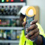 Problem częstego zanikania napięcia w jednym obwodzie – jak znaleźć usterkę