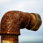 Problem korozji na elementach instalacji wodnej – jak zapobiegać i naprawiać