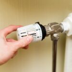 Problem niestabilnej temperatury wody z kranu termostatycznego – regulacja i naprawa