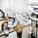 Problem niskiego ciśnienia wody w górnej kondygnacji domu – sposoby rozwiązania