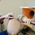 Problem przeciekającego złączka pod zlewem – jak wymienić uszczelki