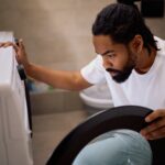 Problem wypływu wody spod pralki – jak znaleźć źródło i naprawić