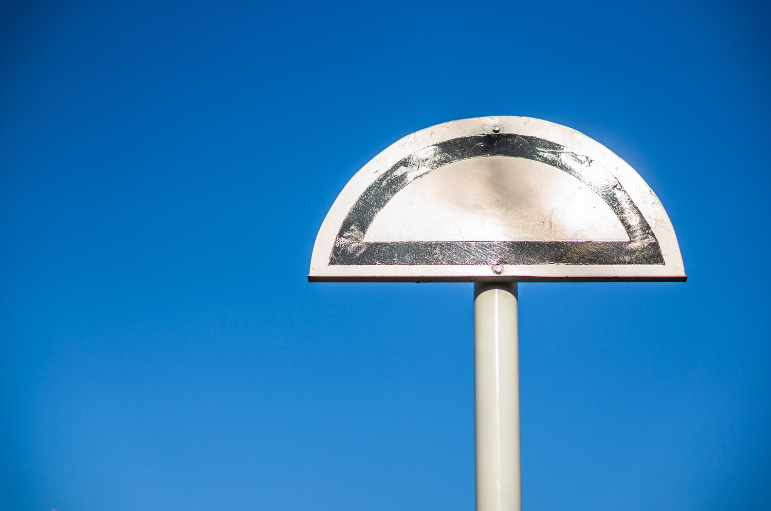 Jak wybrać odpowiedni słup aluminiowy do oświetlenia zewnętrznego