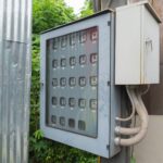 Jak wybrać odpowiednią rozdzielnicę elektryczną dla Twojego domu i ogrodu