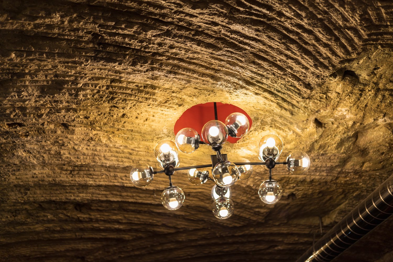 Jak wybrać odpowiednie doświetlacze piwniczne dla piwnic i ogrodów