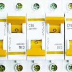 Jak wybrać odpowiednie wkładki bezpiecznikowe D02 dla swojej instalacji