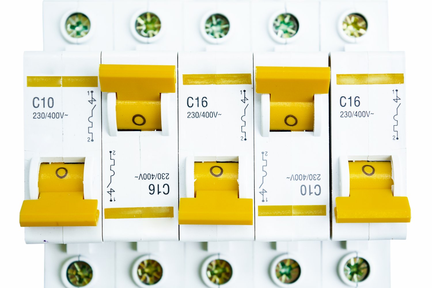 Jak wybrać odpowiednie wkładki bezpiecznikowe D02 dla swojej instalacji