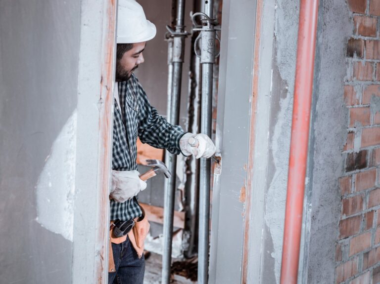 Jak właściwie zaprojektować i wykonać instalację kanalizacyjną w budynku mieszkalnym