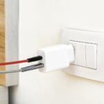 Jak wybrać idealne gniazdko z USB do ładowania urządzeń mobilnych