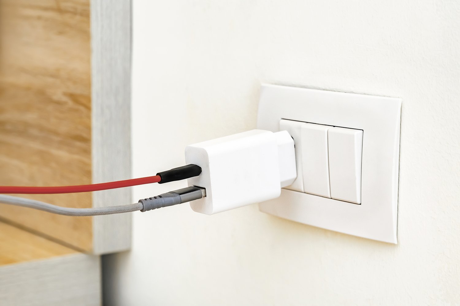 Jak wybrać idealne gniazdko z USB do ładowania urządzeń mobilnych