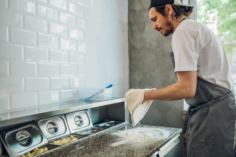 Problem hałasującego wentylatora w okapie kuchennym – czyszczenie i naprawa