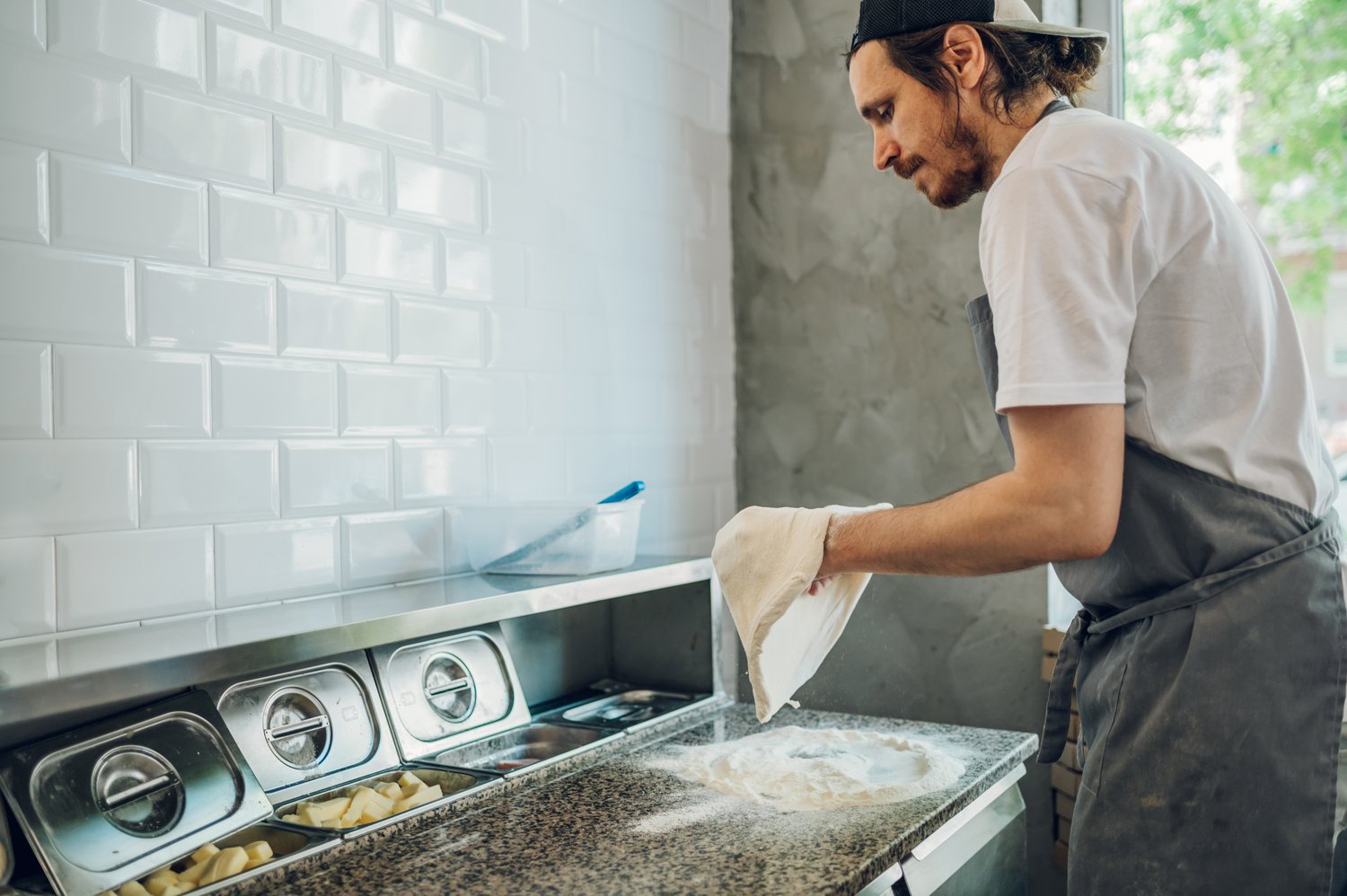 Problem hałasującego wentylatora w okapie kuchennym – czyszczenie i naprawa