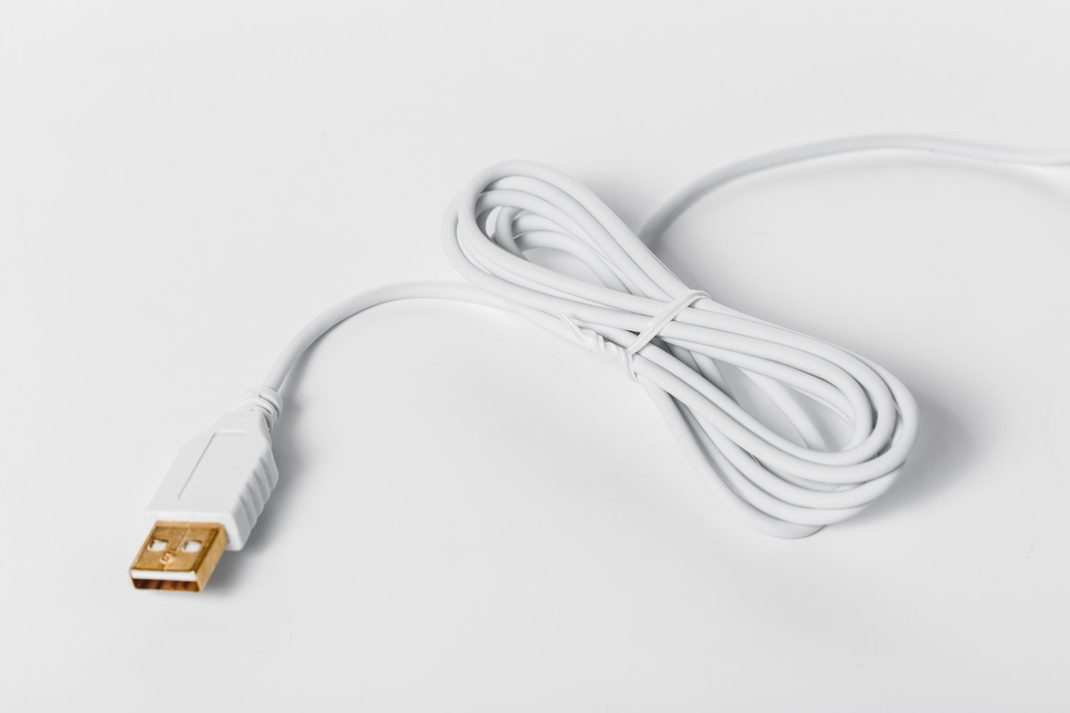 Problem wolnego ładowania urządzeń w gniazdkach USB – sprawdzanie jakości połączeń