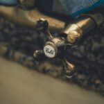 Problem zacinającego się zaworu przy wodomierzu – odblokowanie i konserwacja