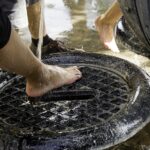 Problem zatkanej rury odpływowej z pralki – metody udrażniania dla domowników