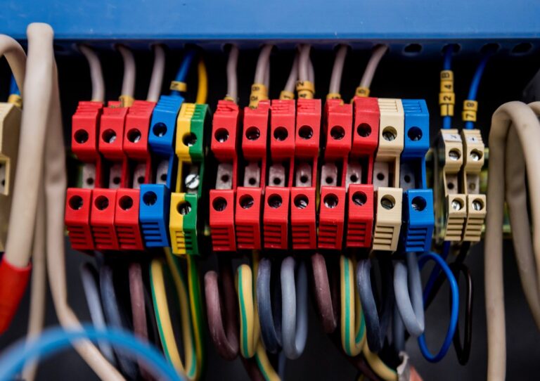Jak wybrać odpowiednią rozdzielnicę elektryczną dla twojego domu